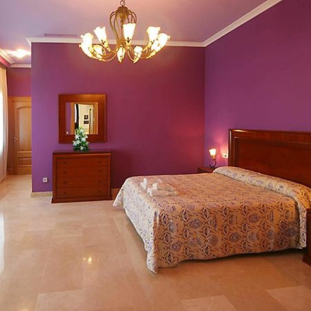 Villa With 4 Bedrooms In Las Lagunas De Mijas, With Wonderful Mountain ภายนอก รูปภาพ